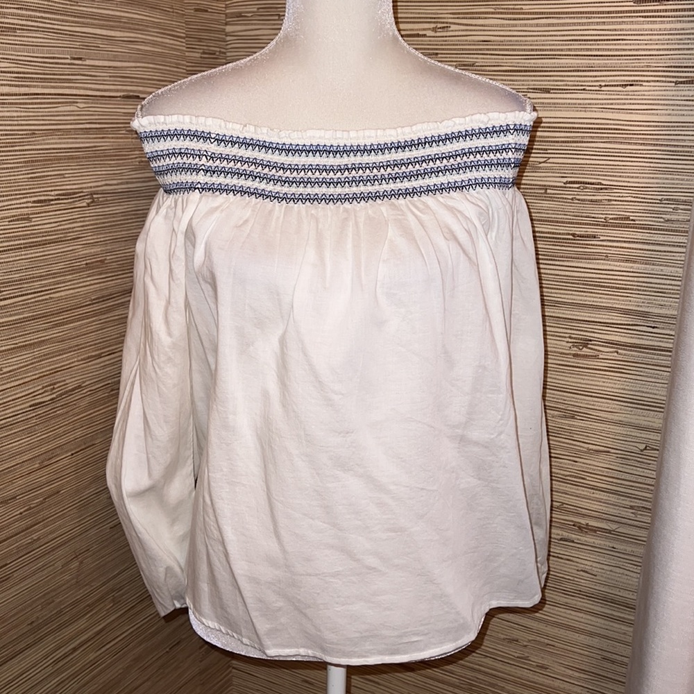 Gap medium off the shoulder white top with blue stitching New with tags nwt! - Picture 1 of 6